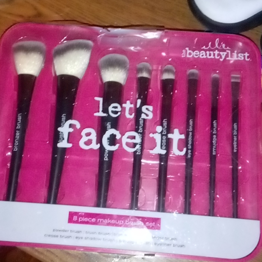 Makeup brushes